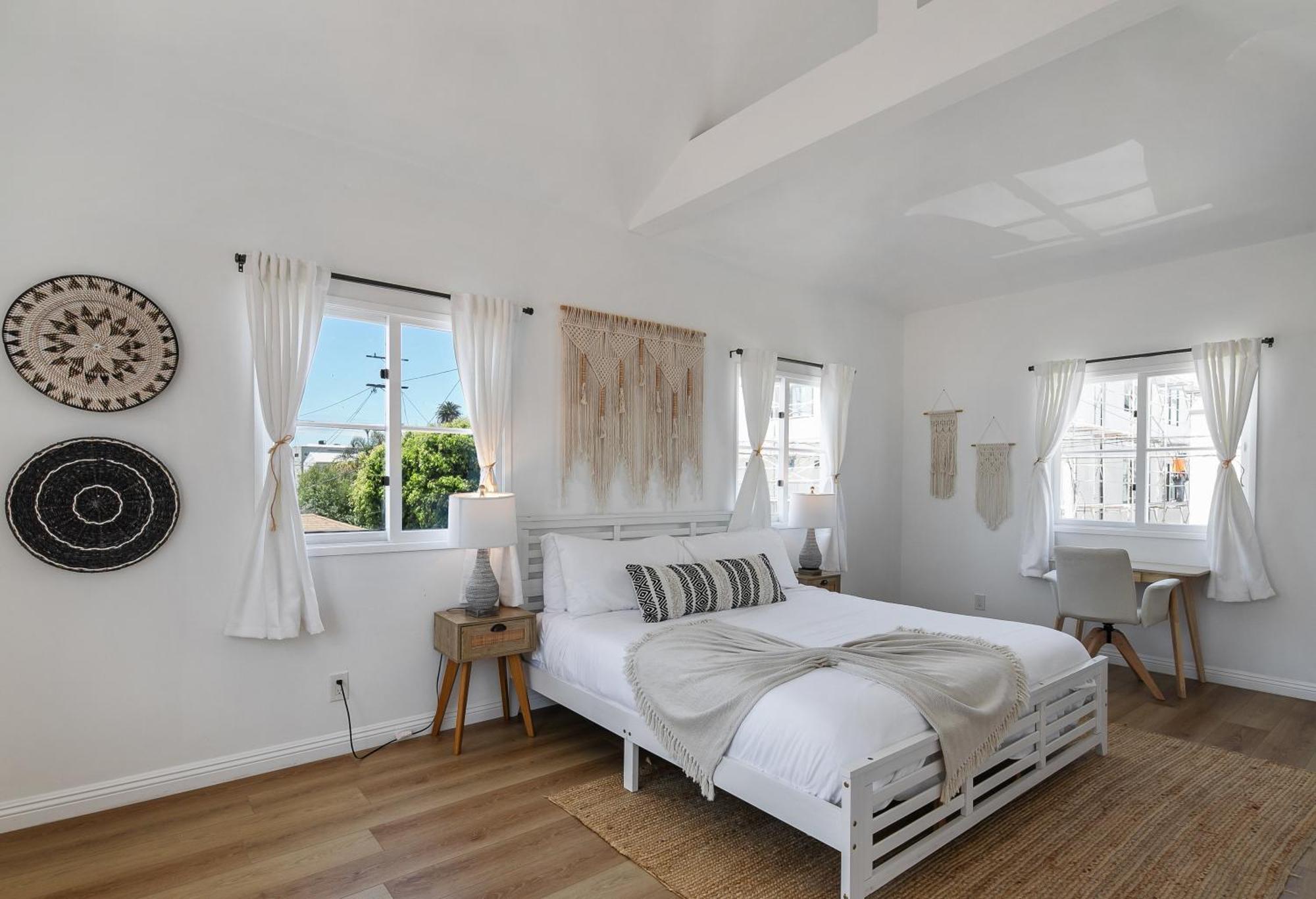 Exclusive 2bd 3ba With Balcony Los Ángeles